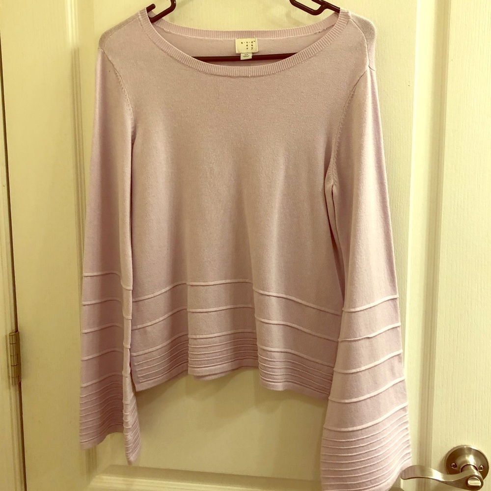 Lavender wide sleeve sweater, xs